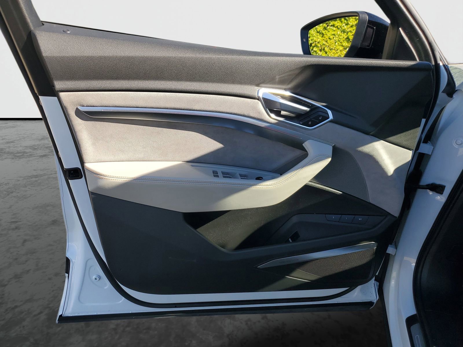 Used 2022 Audi e-tron Chronos w/ Chronos Package image 21