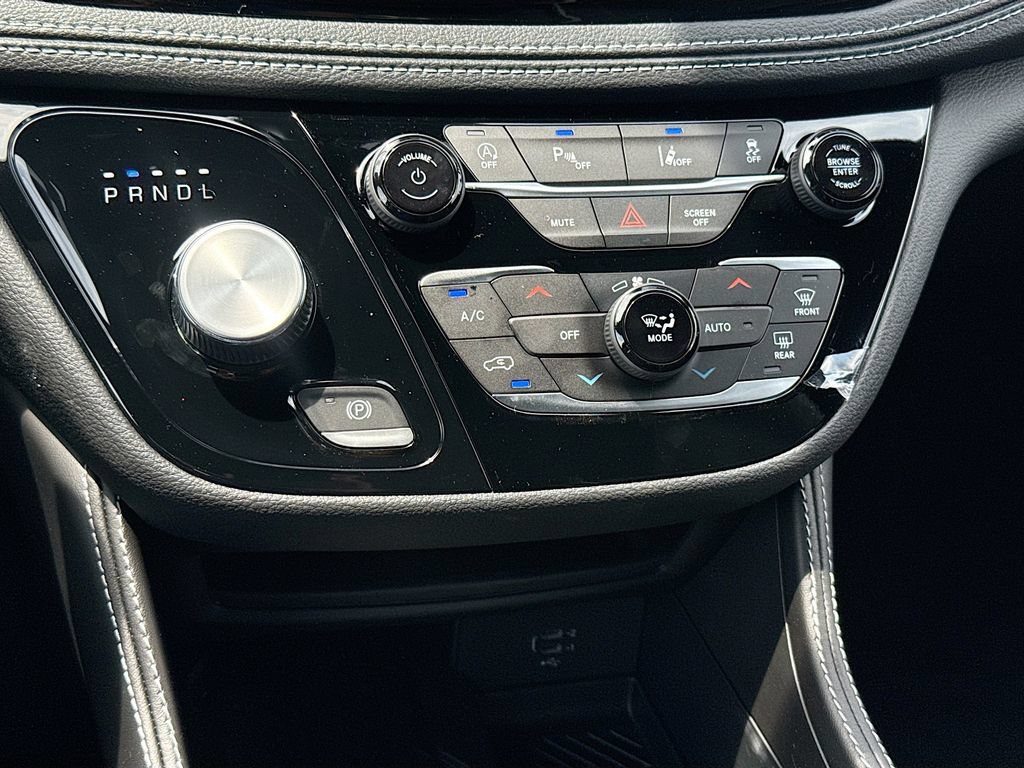 New 2027 Chrysler Pacifica Limited FWD image 16