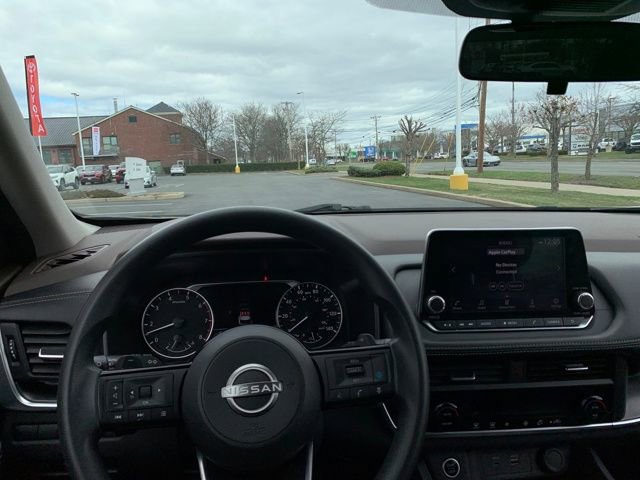 Used 2023 Nissan Rogue SV image 15