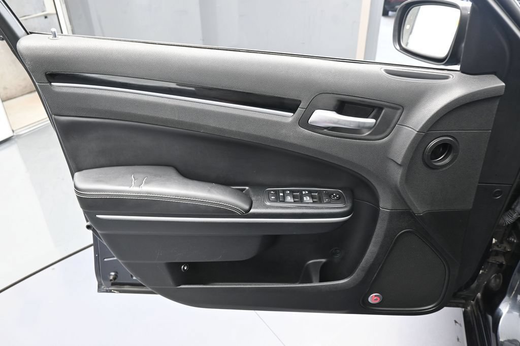 Used 2018 Chrysler 300 S w/ 300S Premium Group RWD image 13