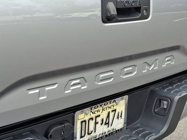 Used 2018 Toyota Tacoma TRD Sport AWD/4WD image 29