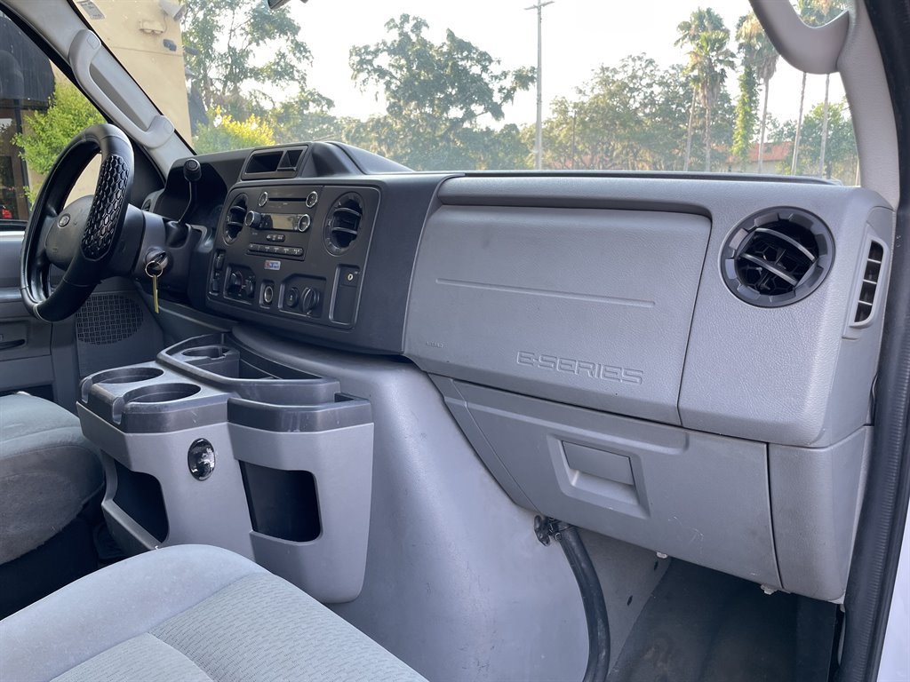Used 2009 Ford E-350 and Econoline 350 XLT RWD image 16