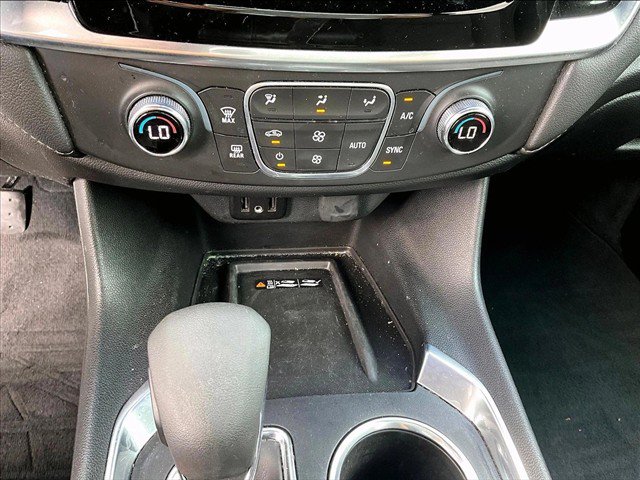 Used 2022 Chevrolet Traverse LT FWD image 24
