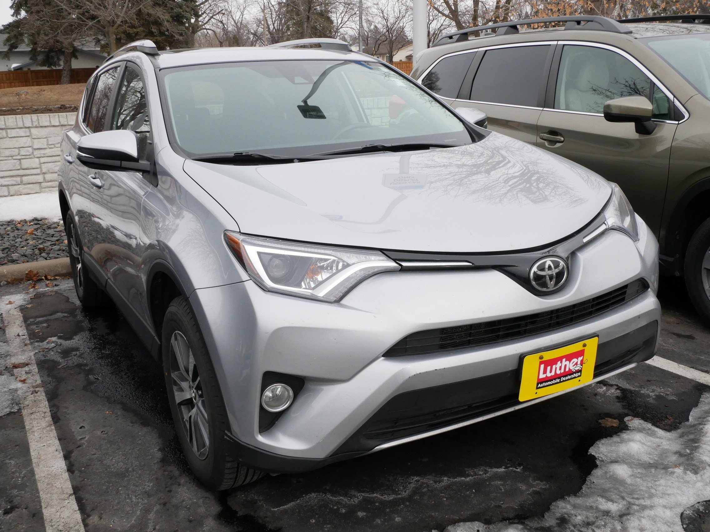 Used 2018 Toyota RAV4 XLE image 4