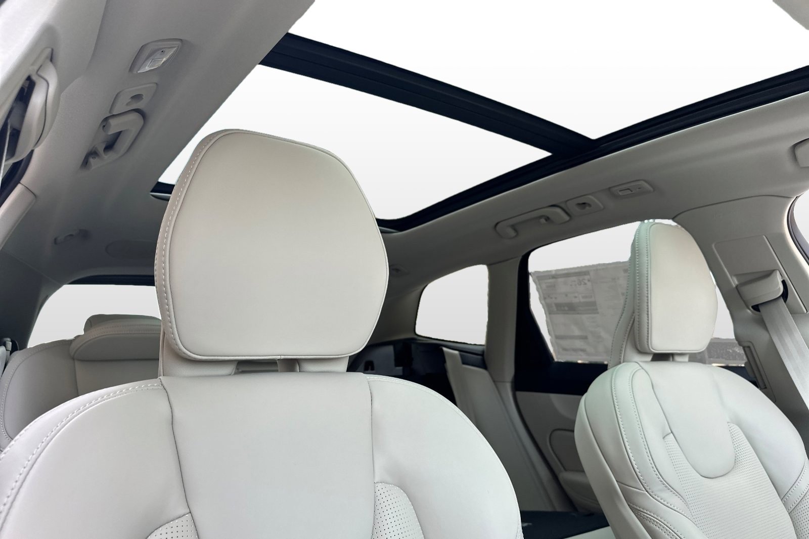 New 2026 Volvo XC60 B5 Ultra w/ Protection Package Premier image 19