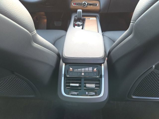 Used 2025 Volvo XC90 B5 Plus w/ Protection Package Premier image 13