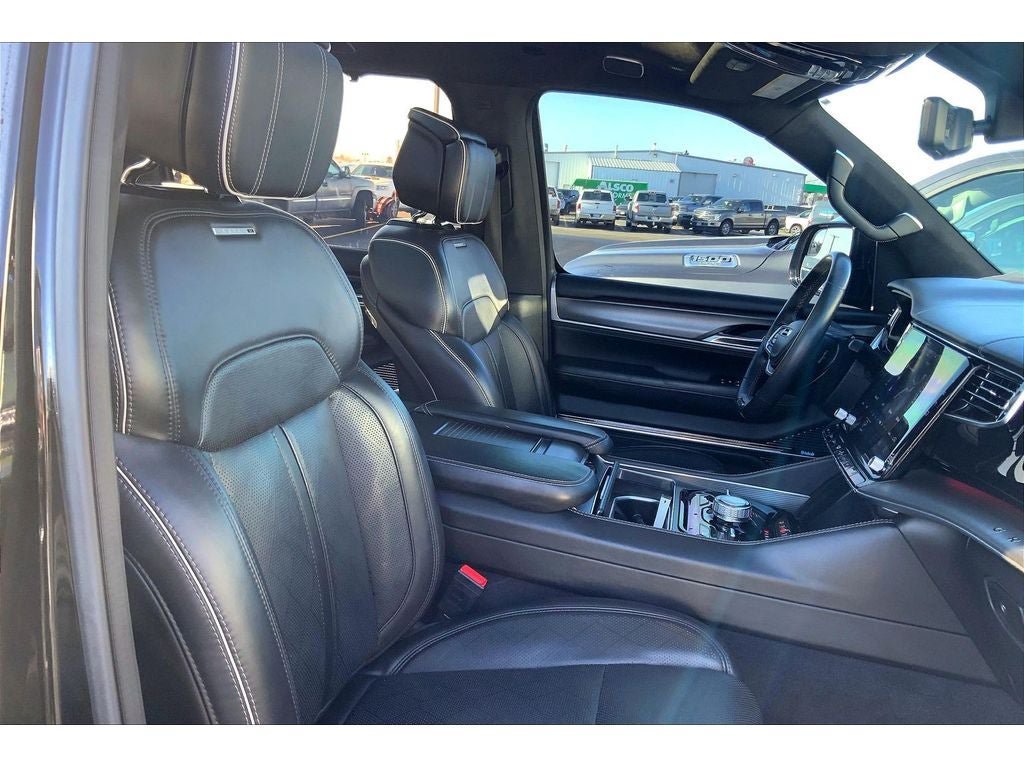 Used 2022 Jeep Grand Wagoneer Series II AWD/4WD image 8