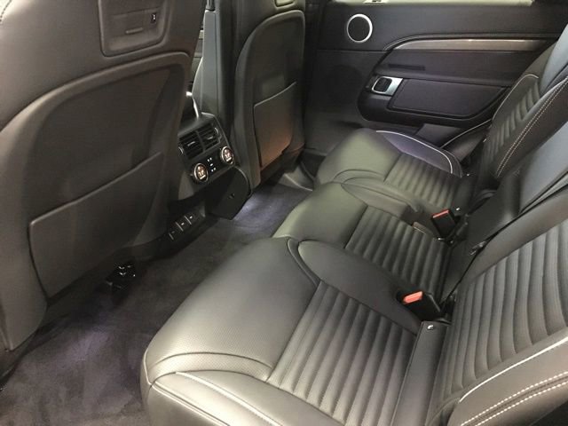 New 2023 Land Rover Discovery Metropolitan Edition image 24