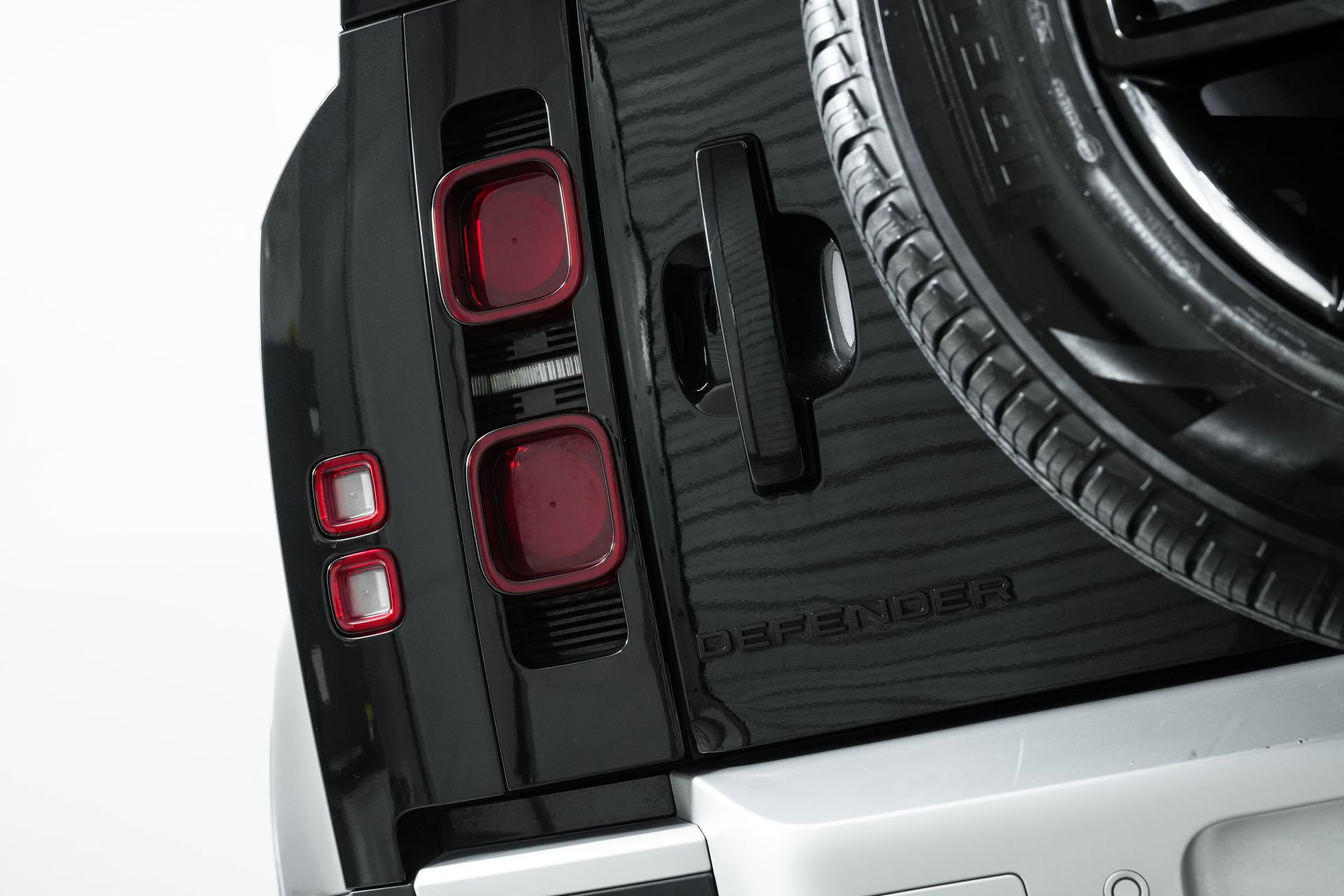 Used 2025 Land Rover Defender 110 S image 59