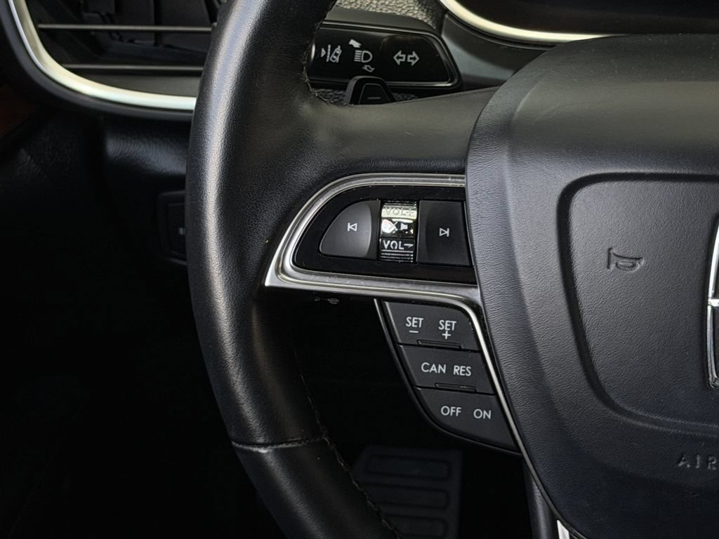 Used 2019 Lincoln Nautilus Select w/ Class II Trailer Tow Package AWD/4WD image 14