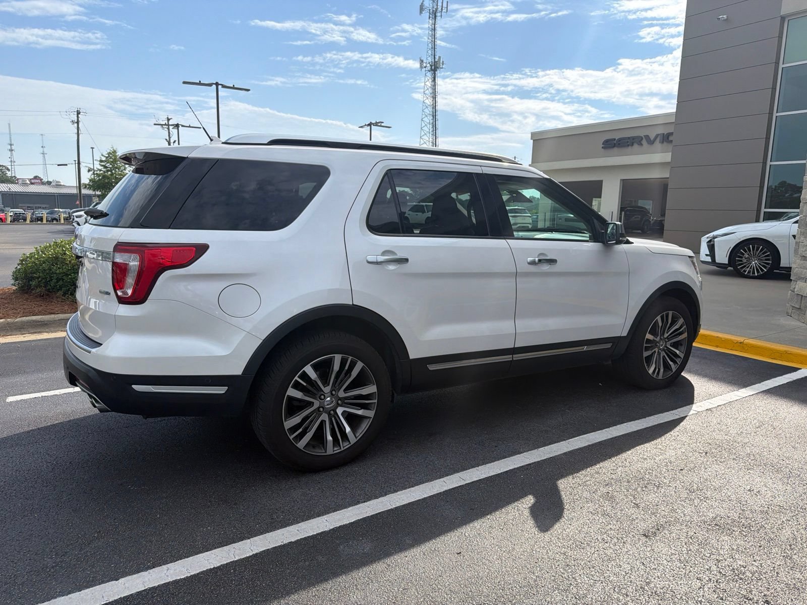 Used 2019 Ford Explorer Platinum AWD/4WD image 9