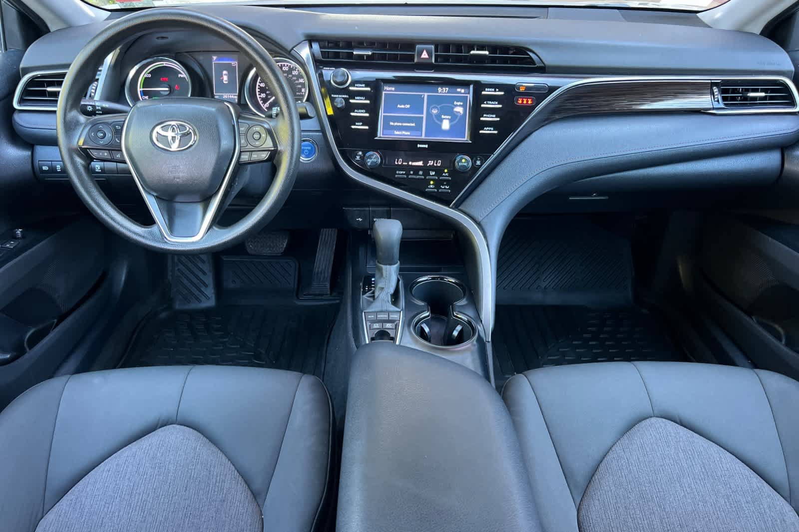 Used 2020 Toyota Camry LE FWD image 3