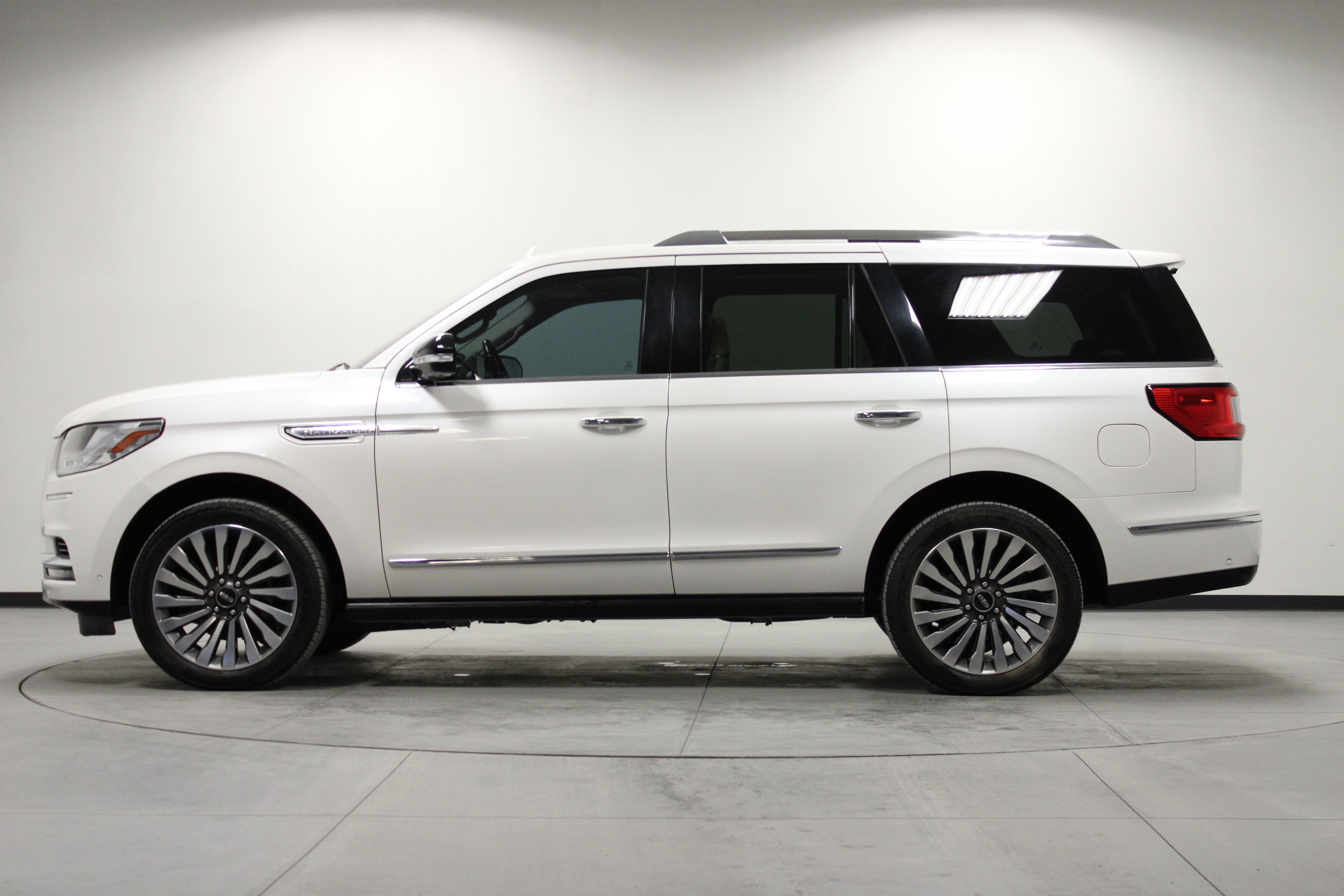 Used 2019 Lincoln Navigator Reserve image 7