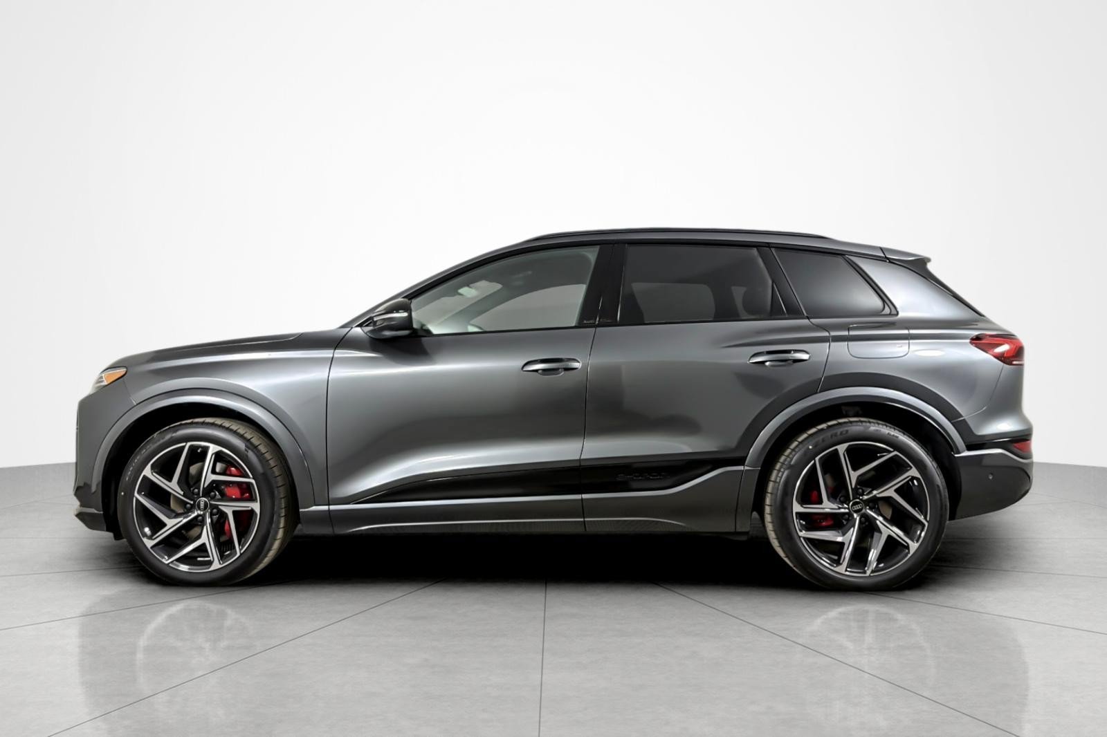 New 2027 Audi SQ6 e-tron Premium Plus AWD/4WD image 3