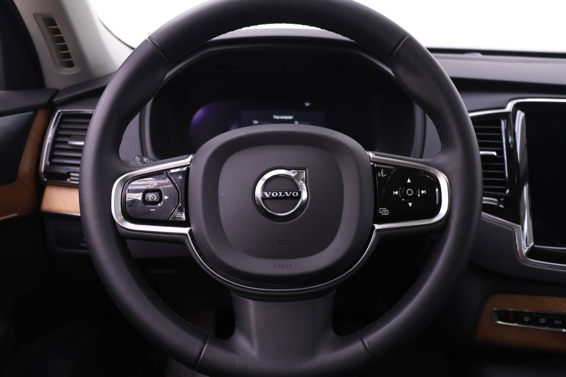 Certified 2023 Volvo XC90 T8 Plus w/ Protection Package Premier image 17