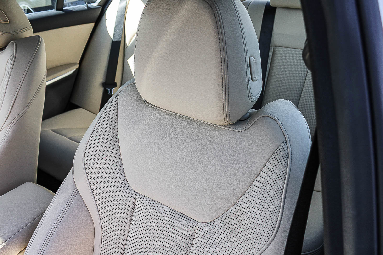 Used 2024 BMW 330e image 25