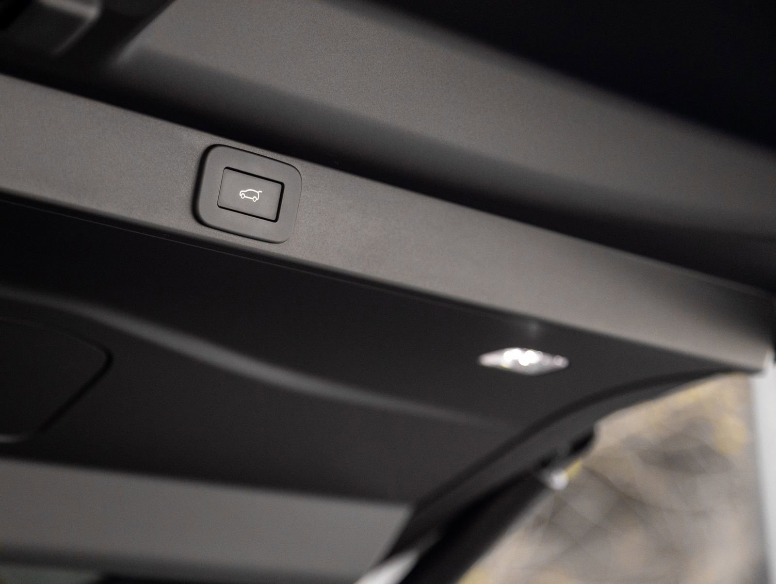Used 2025 Land Rover Range Rover SE image 27