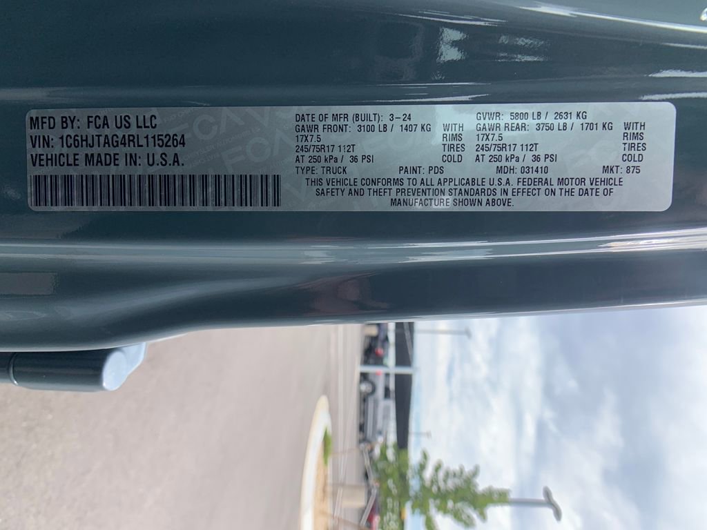 Used 2024 Jeep Gladiator Sport image 32