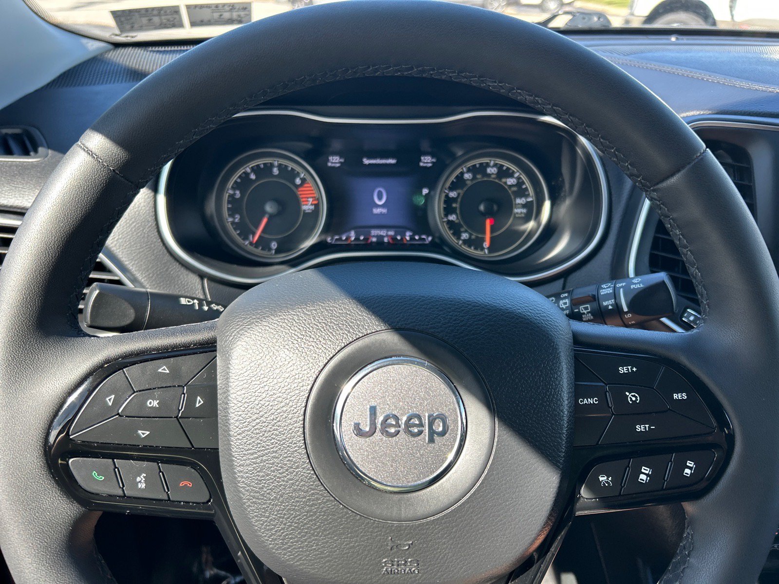 Used 2023 Jeep Cherokee Altitude Lux w/ Mopar Interior Package AWD/4WD image 21