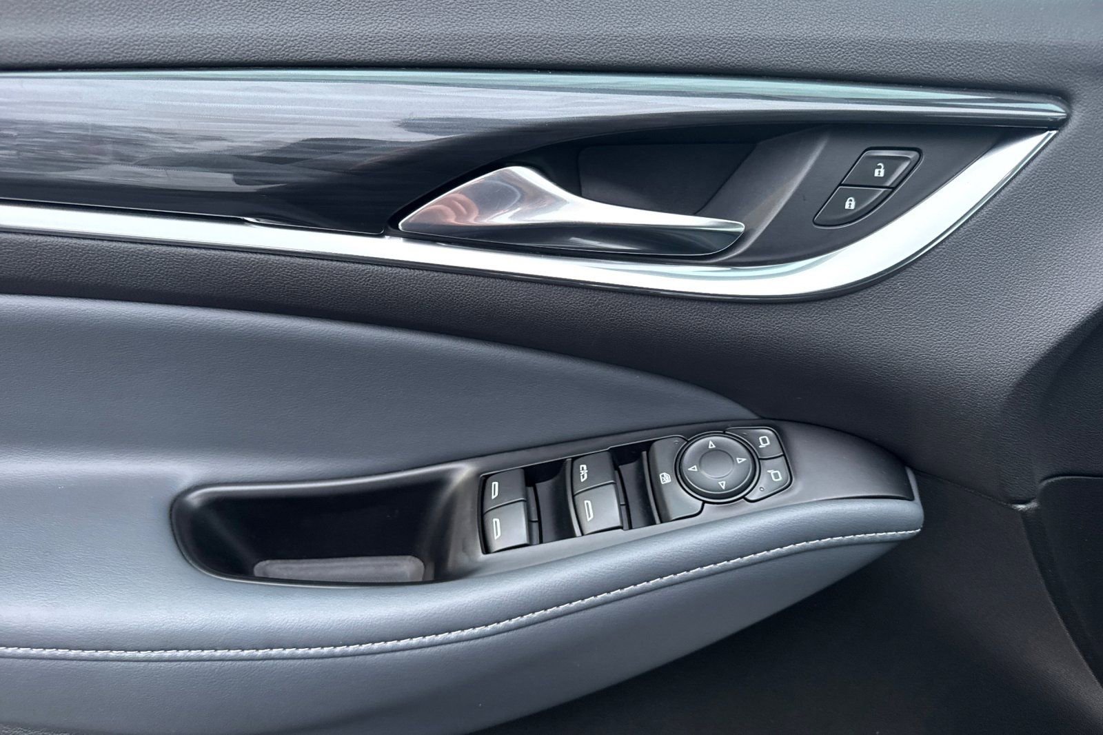 Certified 2023 Buick Enclave Essence image 10