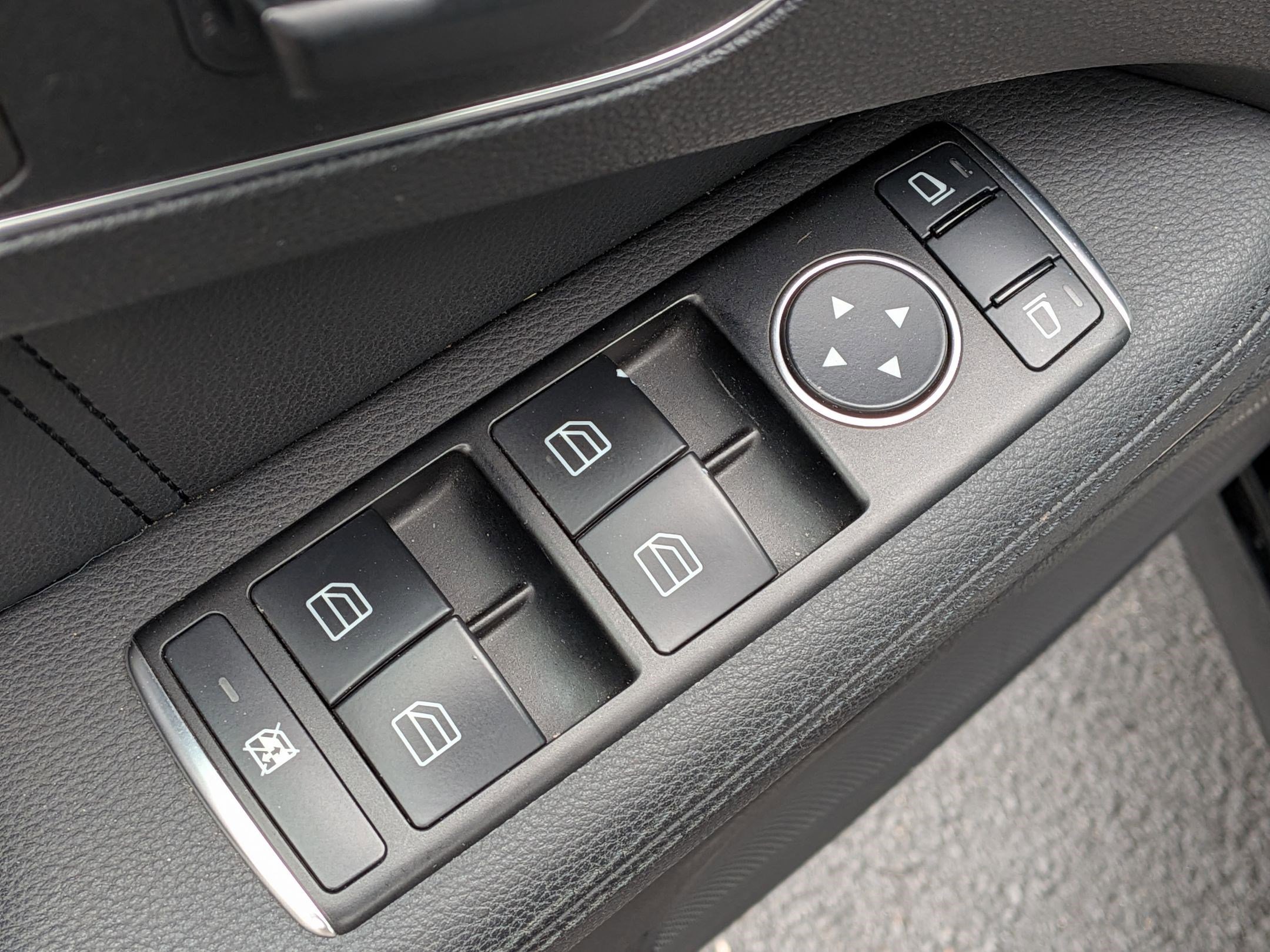 Used 2013 Mercedes-Benz E 350 4MATIC Sedan image 16