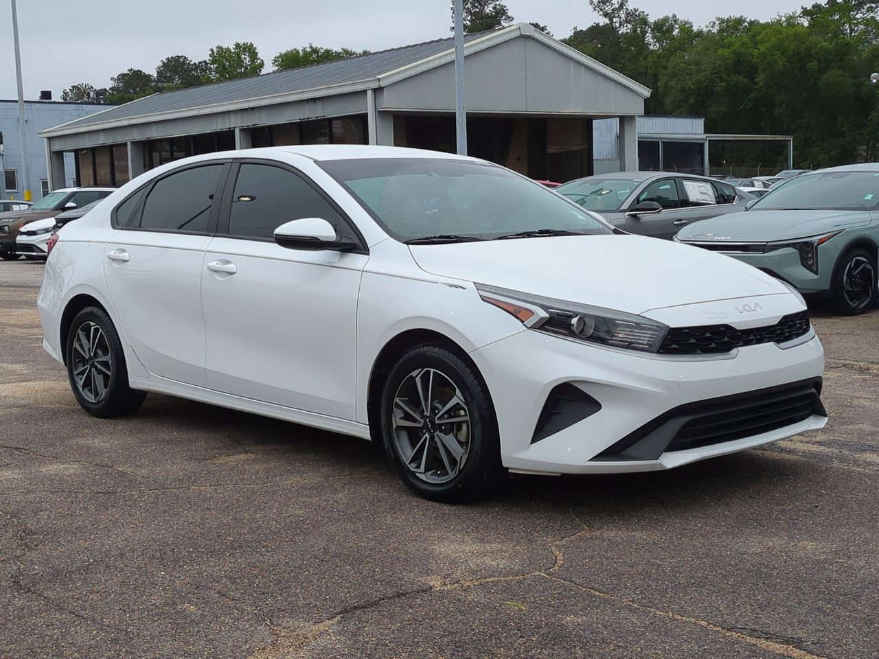 Certified 2023 Kia Forte LXS w/ LXS Technology Package FWD image 3