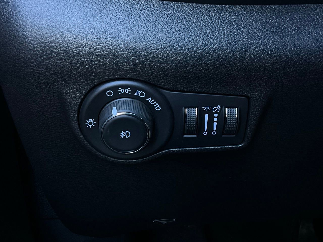 Used 2025 Jeep Compass Trailhawk image 22