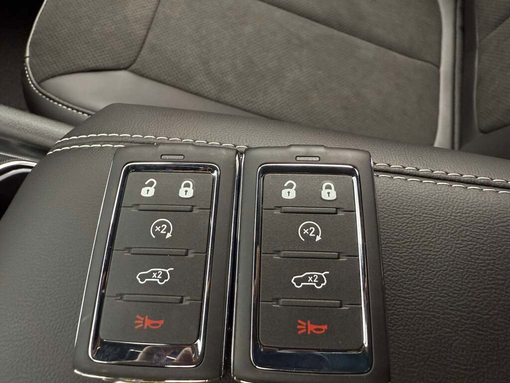 New 2025 Jeep Grand Cherokee L Laredo image 20