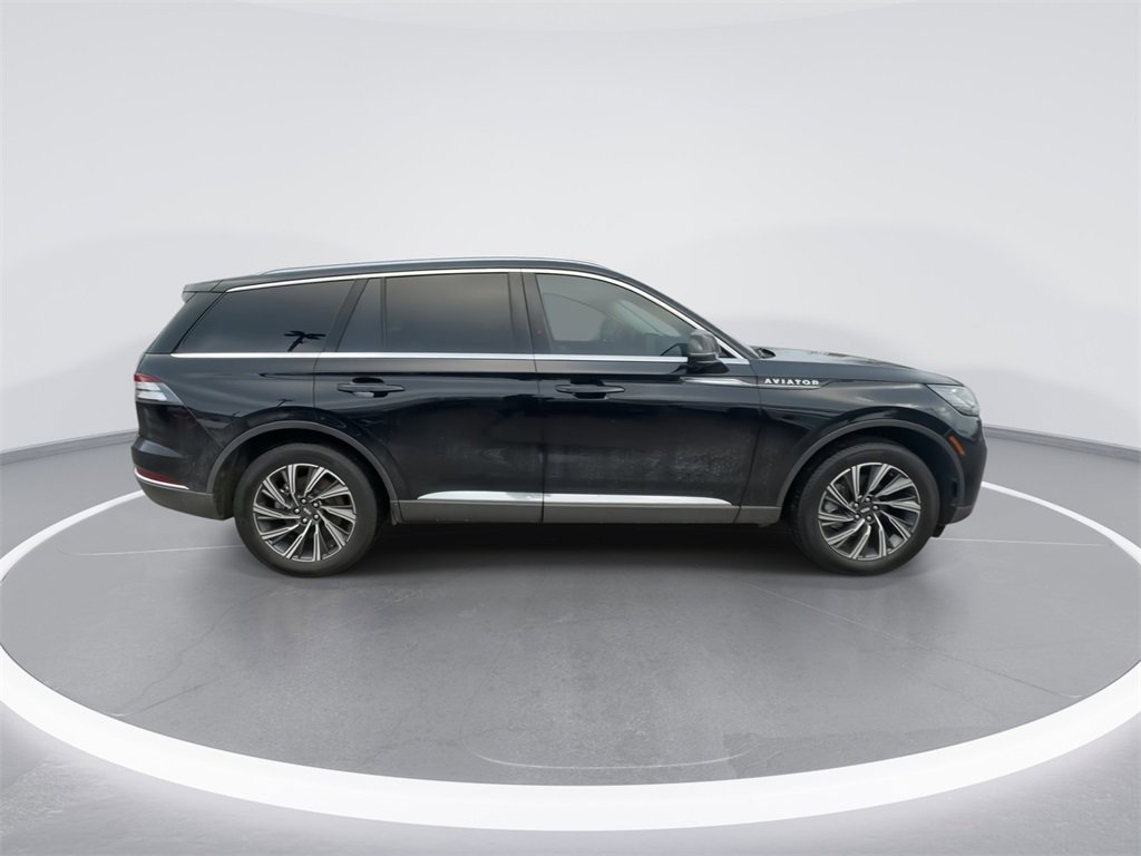 Used 2025 Lincoln Aviator AWD image 9