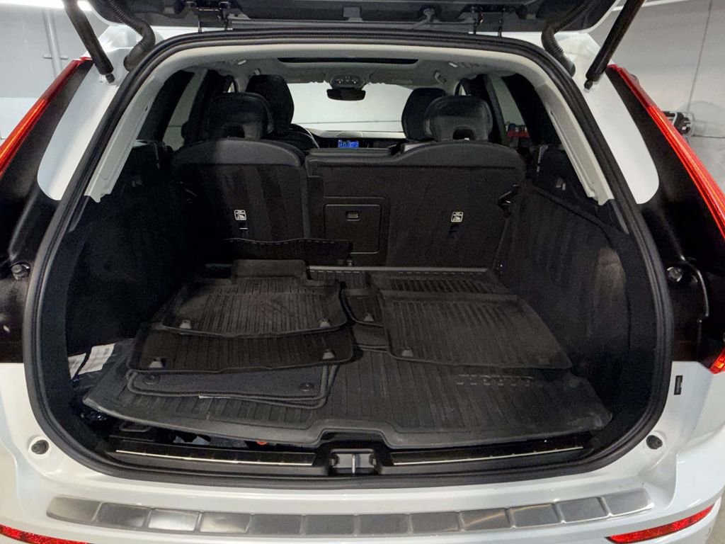 Used 2023 Volvo XC60 B5 Plus w/ Climate Package AWD/4WD image 17