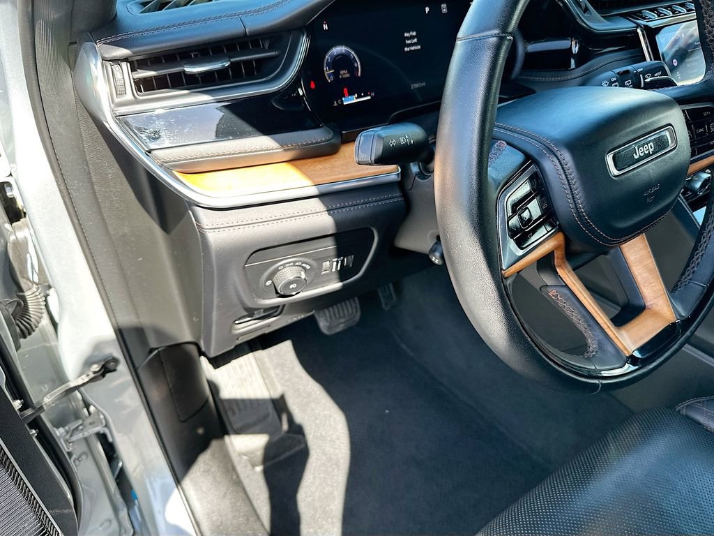 Used 2023 Jeep Grand Cherokee Summit image 14