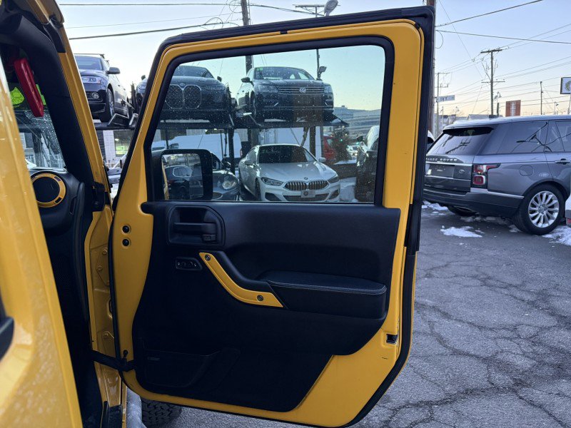 Used 2015 Jeep Wrangler Unlimited Rubicon image 18