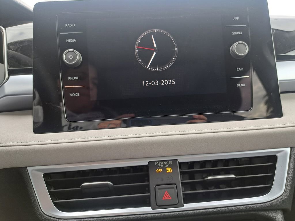 New 2026 Volkswagen Taos SE image 10