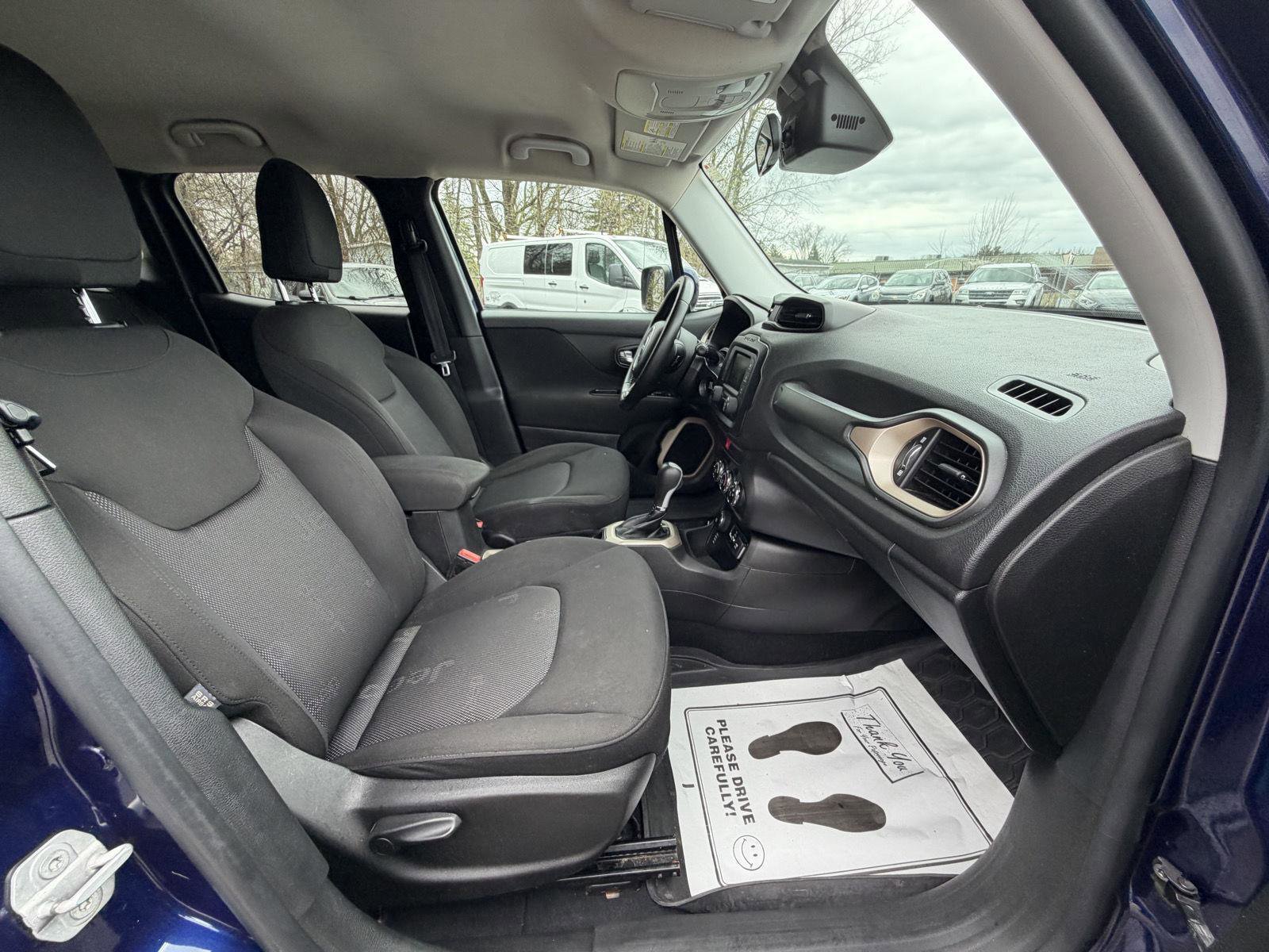 Used 2016 Jeep Renegade Latitude AWD/4WD image 27