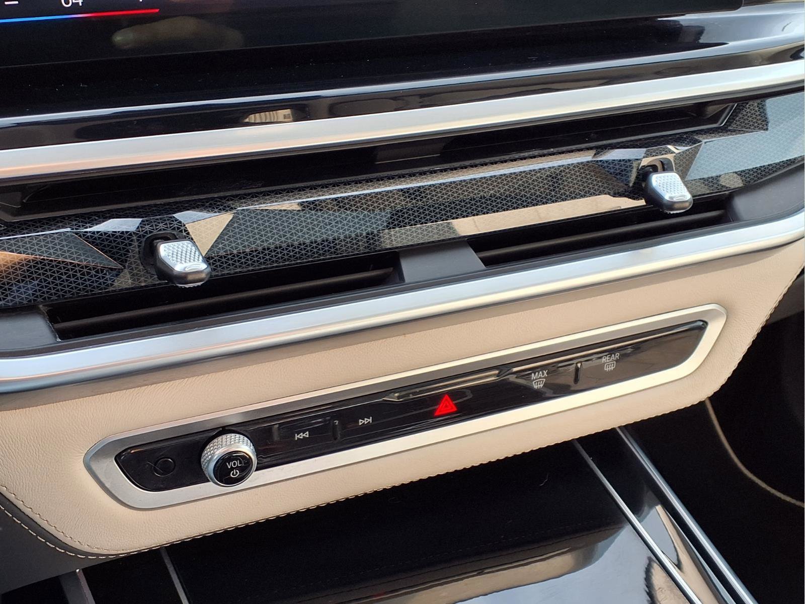 Used 2023 BMW X7 xDrive40i w/ Executive Package image 19