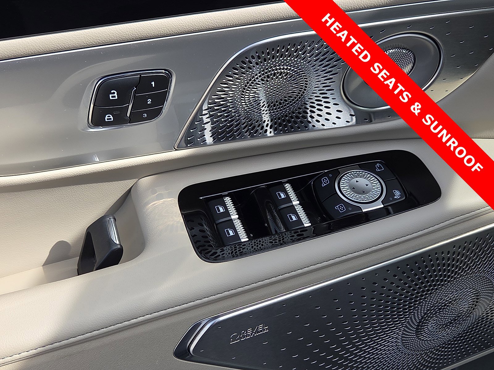 Used 2025 Lincoln Nautilus Reserve image 14