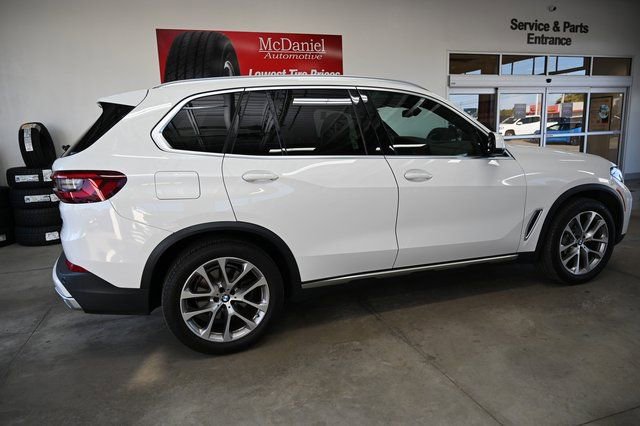 Used 2021 BMW X5 xDrive40i w/ Premium Package image 5