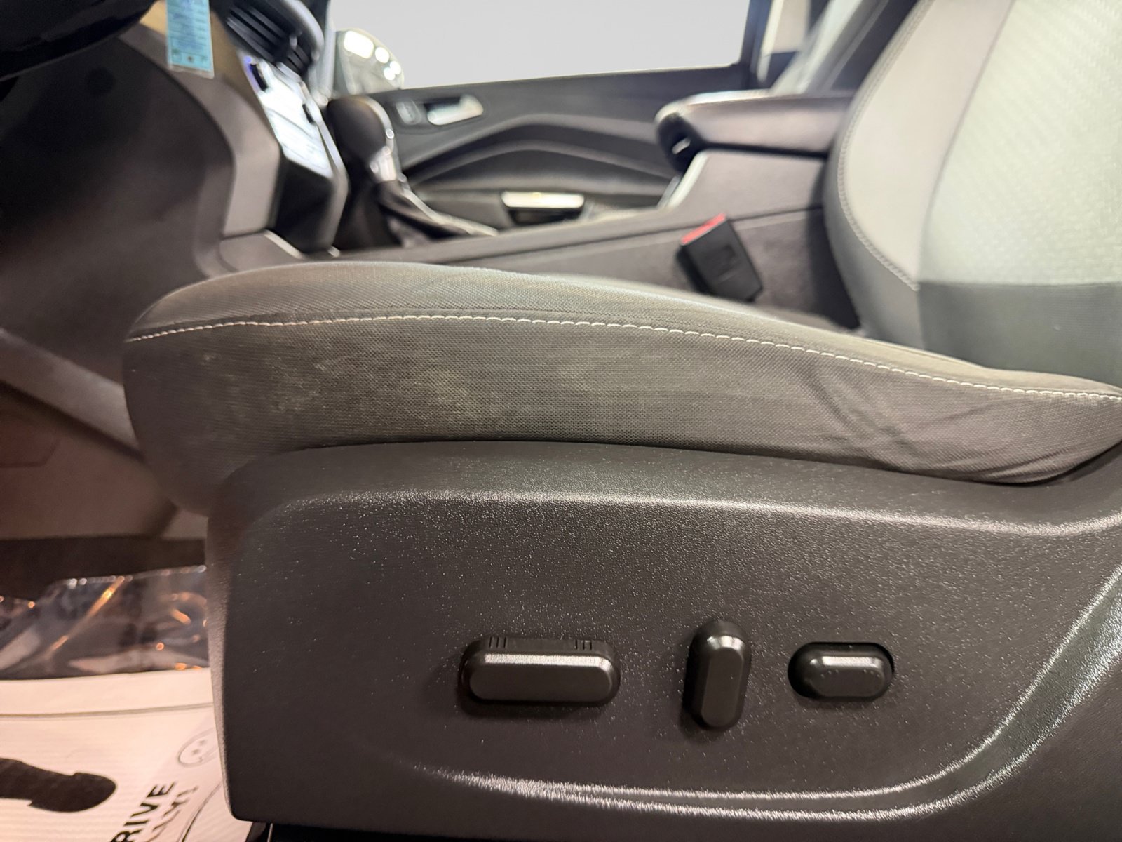 Used 2017 Ford Escape SE AWD/4WD image 37