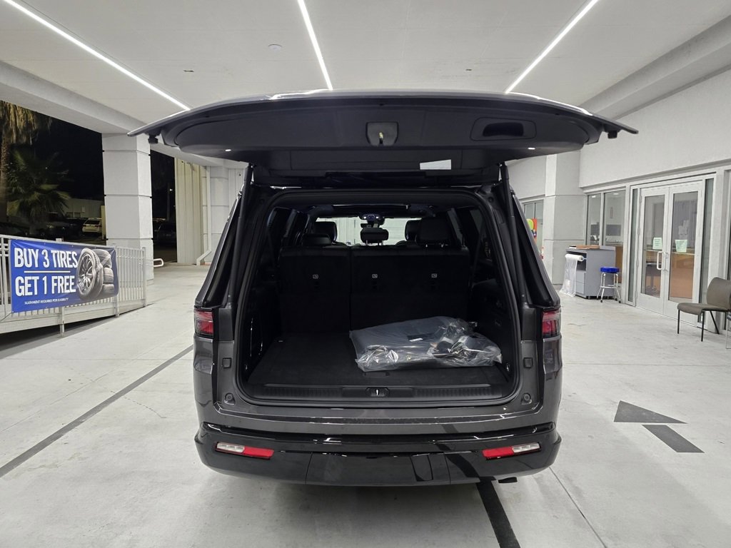 New 2025 Jeep Wagoneer L Series II w/ Premium Group I image 40