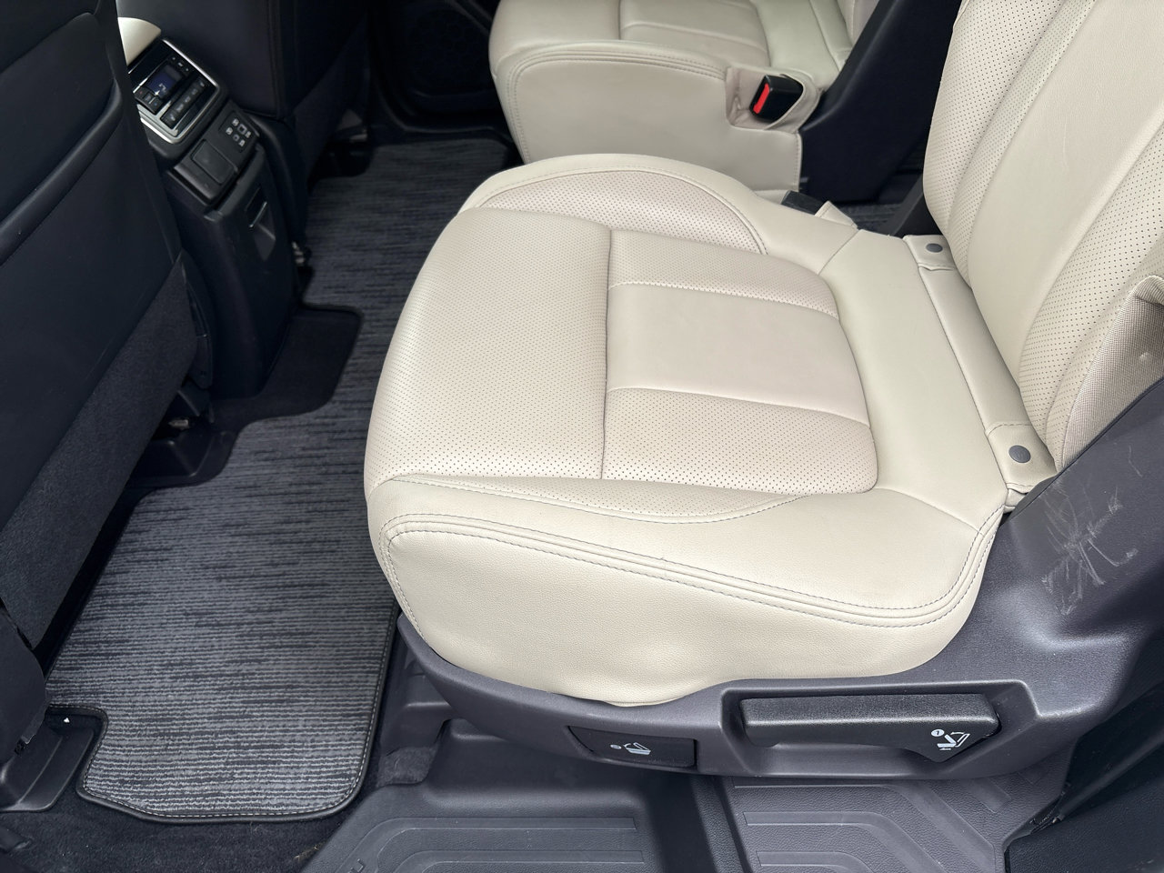 Used 2023 Subaru Ascent Limited image 23