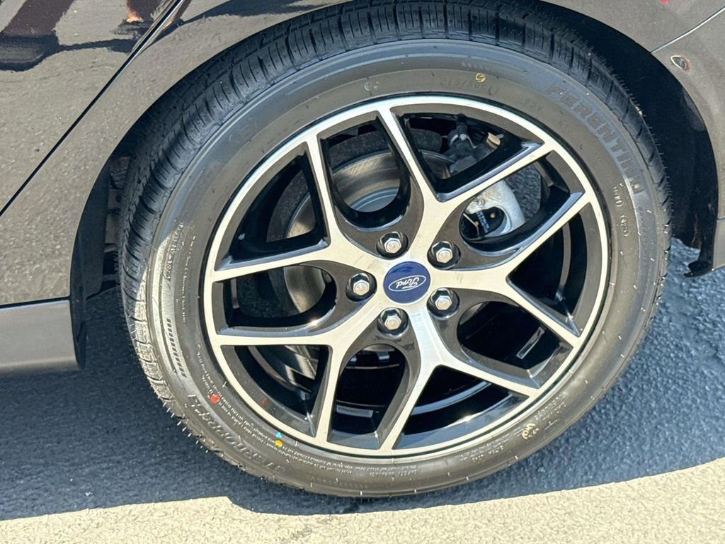 Used 2017 Ford Focus SEL image 30