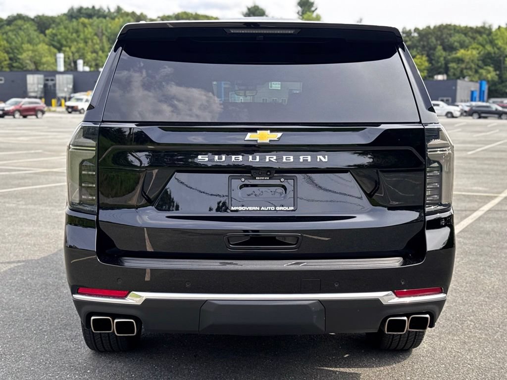 Used 2025 Chevrolet Suburban High Country AWD/4WD image 5