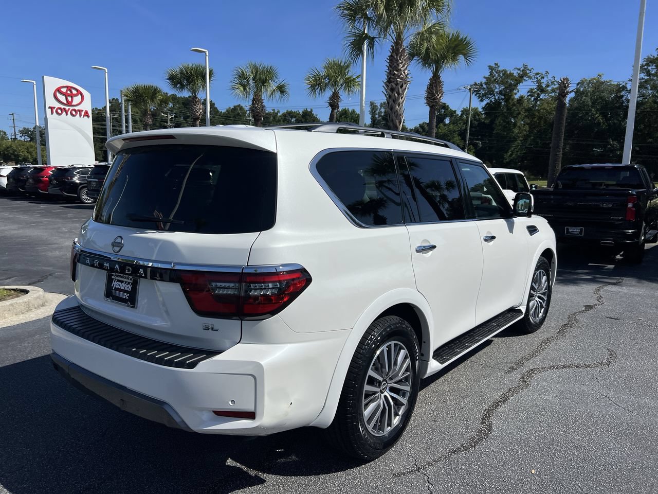 Used 2023 Nissan Armada SL w/ Captain's Chairs Package AWD/4WD image 10