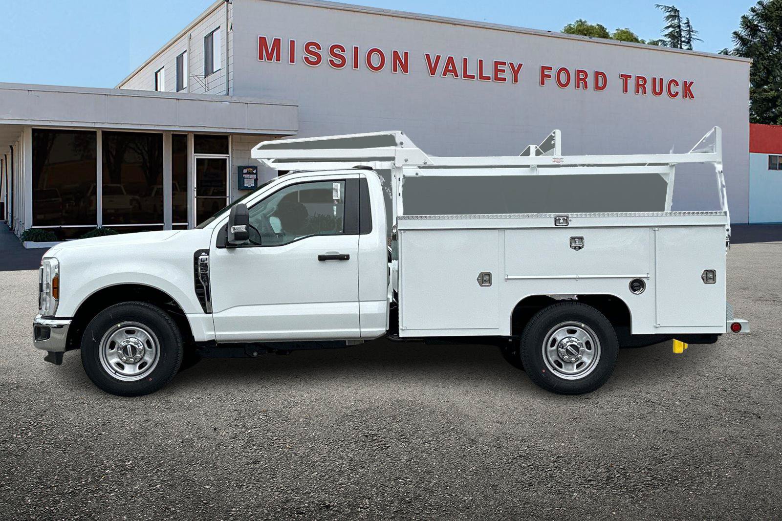 New 2025 Ford F350 XL w/ XL Chrome Package RWD image 7