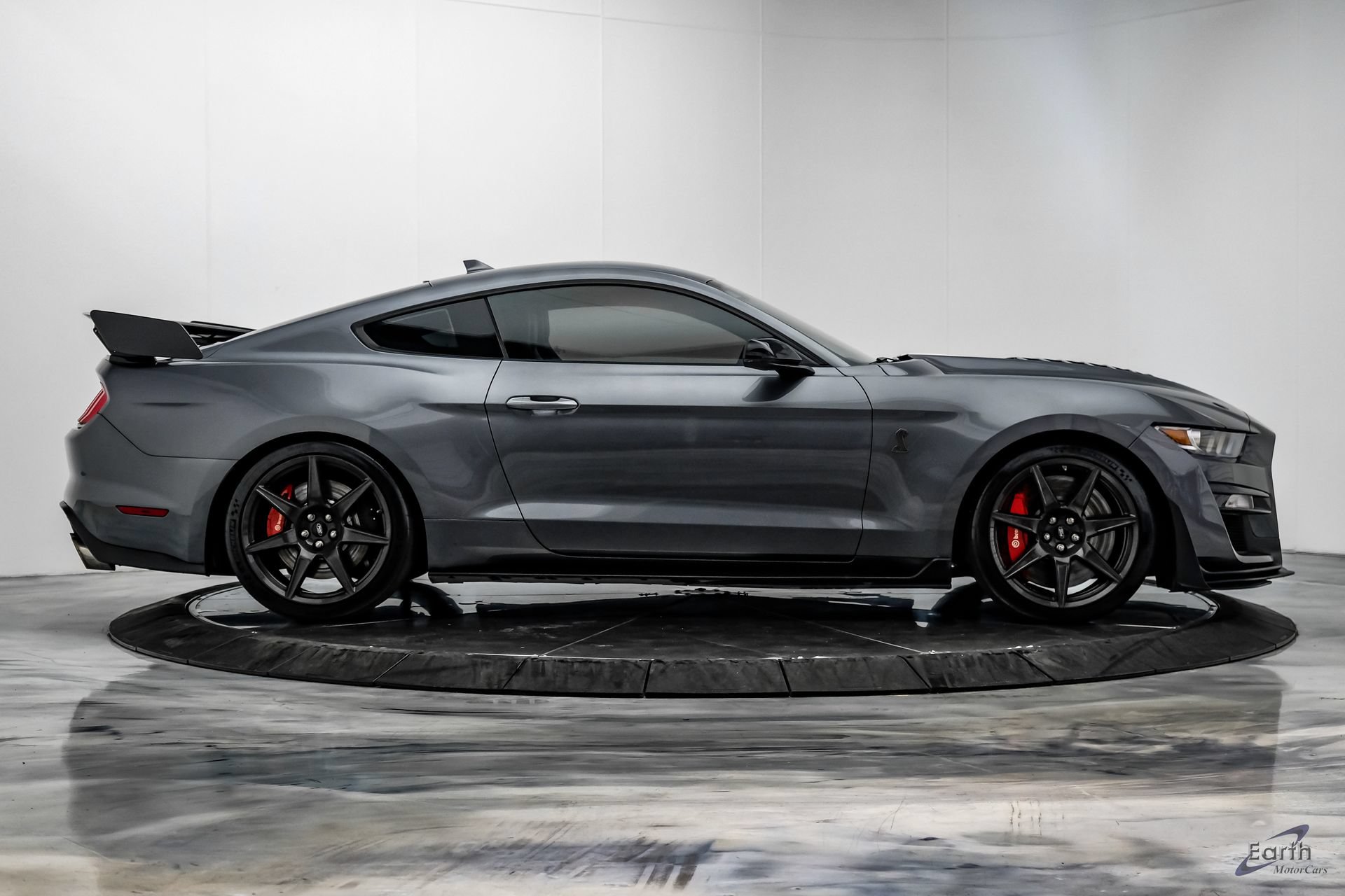 Used 2021 Ford Mustang Shelby GT500 w/ Carbon Fiber Track Pack RWD image 24