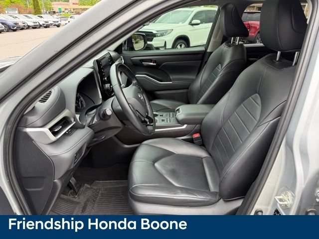 Used 2020 Toyota Highlander XLE AWD/4WD image 17