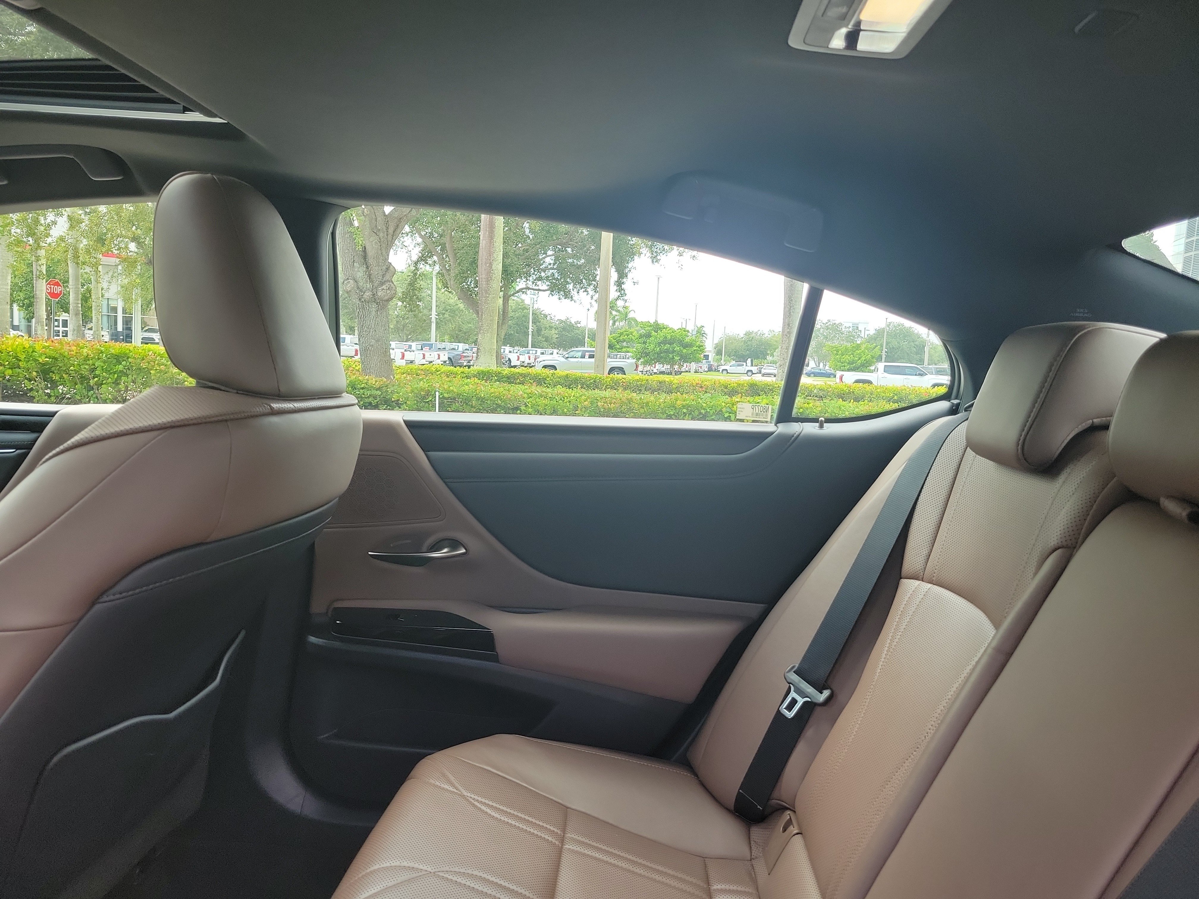 Used 2025 Lexus ES 250 w/ Luxury Package AWD/4WD image 16