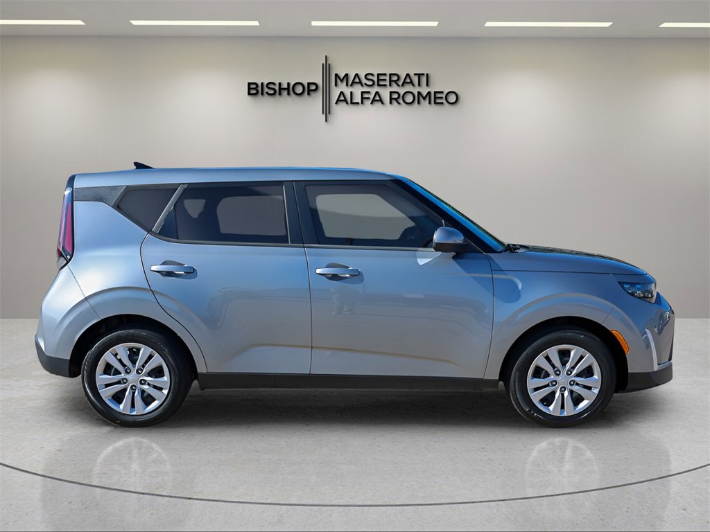 Used 2023 Kia Soul LX image 8