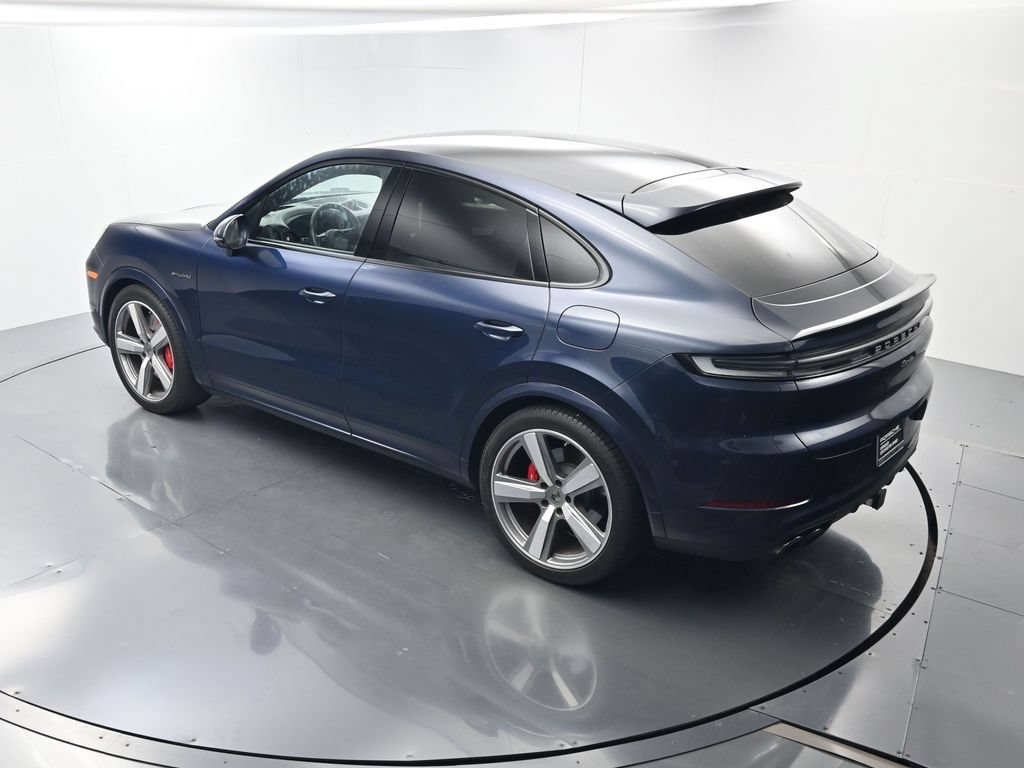 Certified 2025 Porsche Cayenne Turbo AWD/4WD image 33