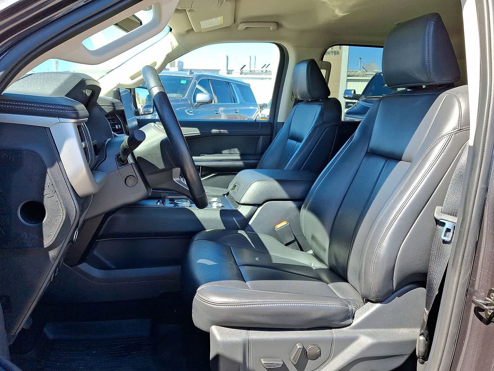 Used 2023 Ford Expedition XLT image 25